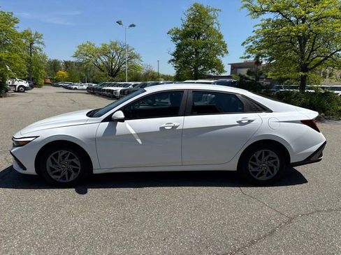 Certified 2024 Hyundai Elantra SEL FWD image 18