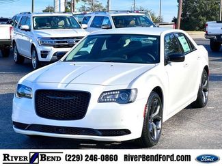 Used 2023 Chrysler 300 Touring w/ Safetytec Plus Group video 1