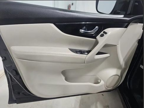 Used 2021 Nissan Rogue Sport SL FWD image 8