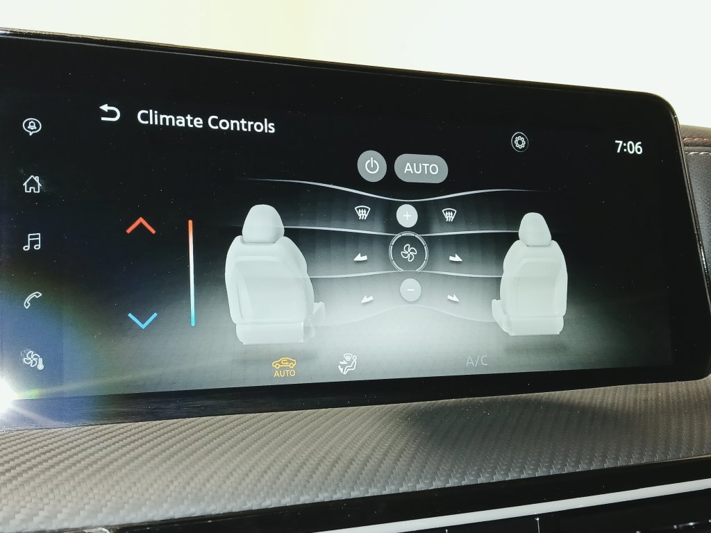 Used 2025 Nissan Kicks SR FWD image 24