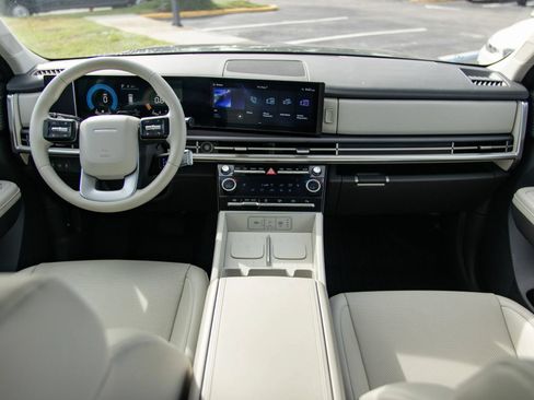 Used 2025 Hyundai Santa Fe SEL FWD image 31