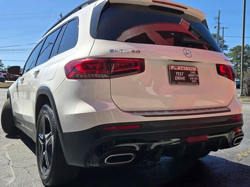 Used 2022 Mercedes-Benz GLB 250 4MATIC image 5