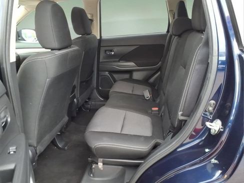 Used 2017 Mitsubishi Outlander SE AWD/4WD image 12
