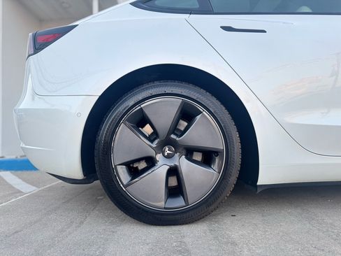 Used 2021 Tesla Model 3 Long Range image 18