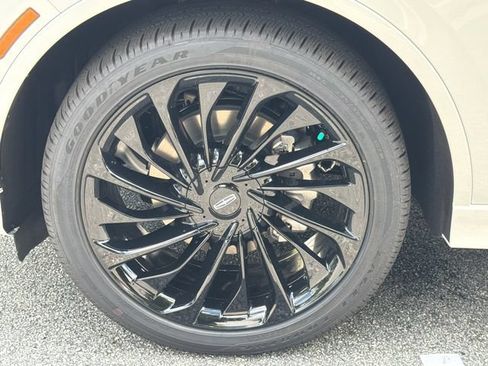 New 2026 Lincoln Aviator Reserve w/ Luxury Package AWD/4WD image 11