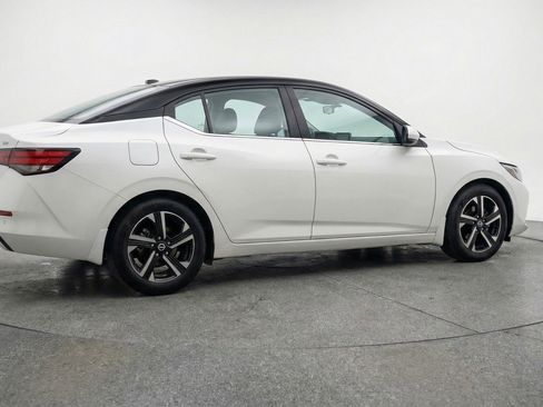 Used 2025 Nissan Sentra SV FWD image 9