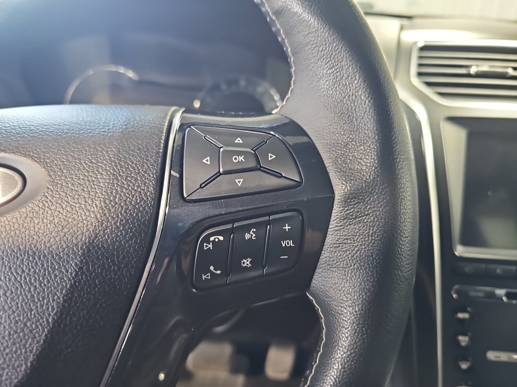 Used 2018 Ford Explorer Platinum AWD/4WD image 36