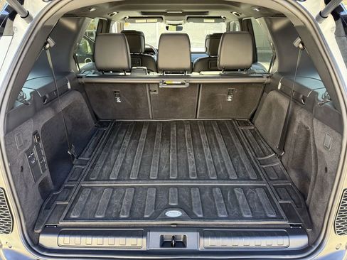 Used 2024 Land Rover Discovery Dynamic SE image 15