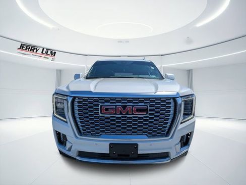 Used 2021 GMC Yukon Denali w/ Denali Premium Package AWD/4WD image 7
