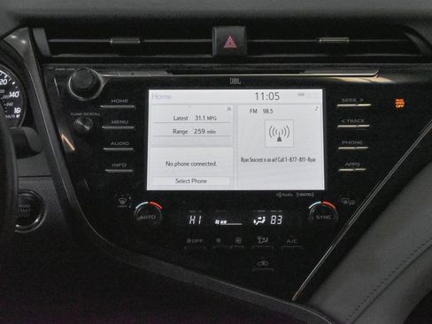 Used 2018 Toyota Camry L image 14