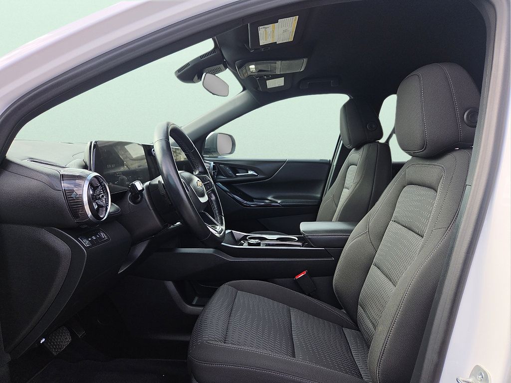 Used 2026 Chevrolet Equinox LT AWD/4WD image 16