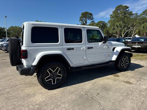 Used 2024 Jeep Wrangler Unlimited Sahara AWD/4WD image 34