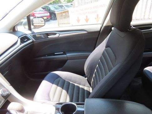 Used 2014 Ford Fusion SE FWD image 18