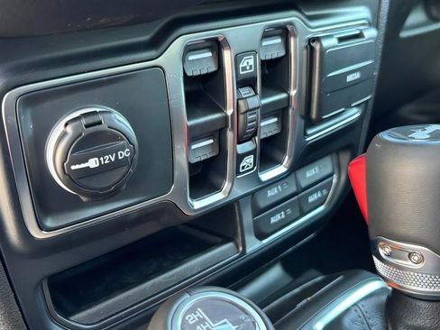 New 2026 Jeep Wrangler Unlimited Sahara AWD/4WD image 15