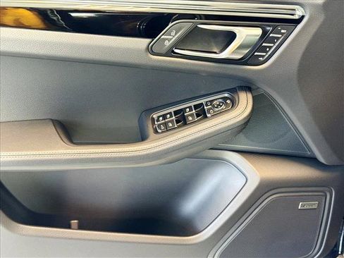 Certified 2026 Porsche Macan AWD/4WD image 11