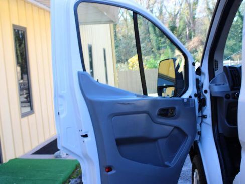Used 2019 Ford Transit 250 130 Low Roof RWD image 17
