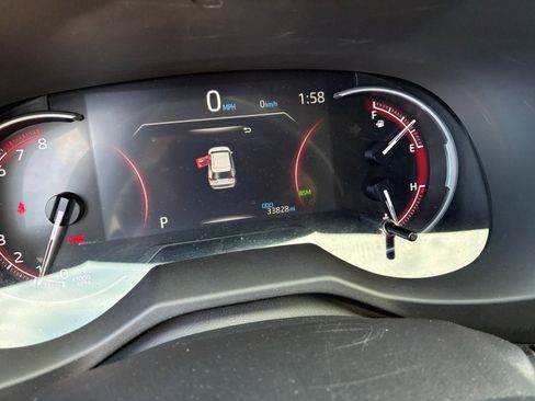 Used 2025 Toyota RAV4 XLE image 40