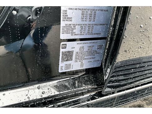 New 2025 GMC Sierra 1500 Elevation image 8