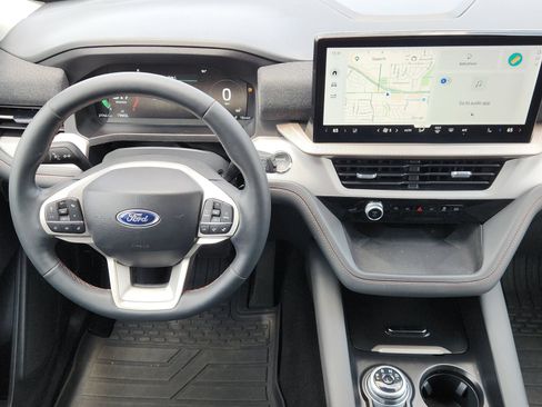 Used 2025 Ford Explorer Active w/ Active Comfort Package RWD image 31