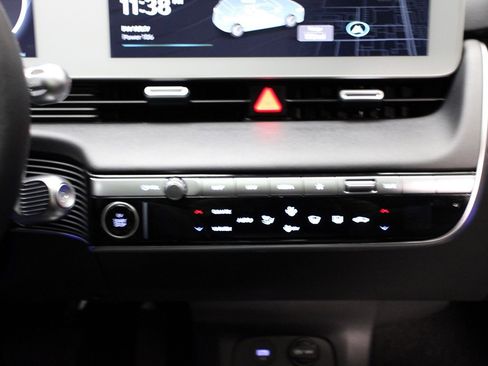 Used 2024 Hyundai Ioniq 5 Limited image 34