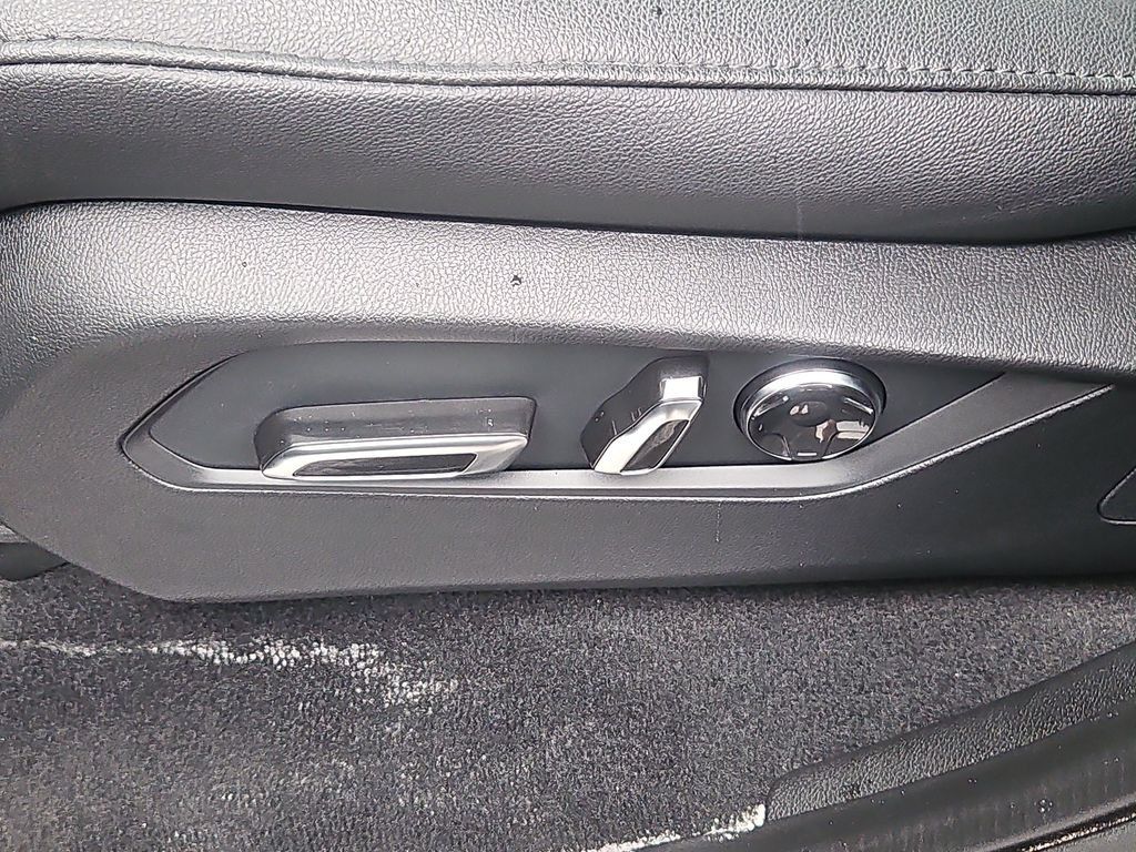Used 2025 Acura MDX SH-AWD image 23