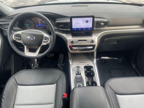 Used 2022 Ford Explorer XLT w/ Equipment Group 202A image 12