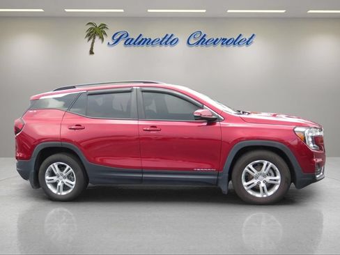 Used 2023 GMC Terrain SLE w/ Driver Convenience Package FWD image 2