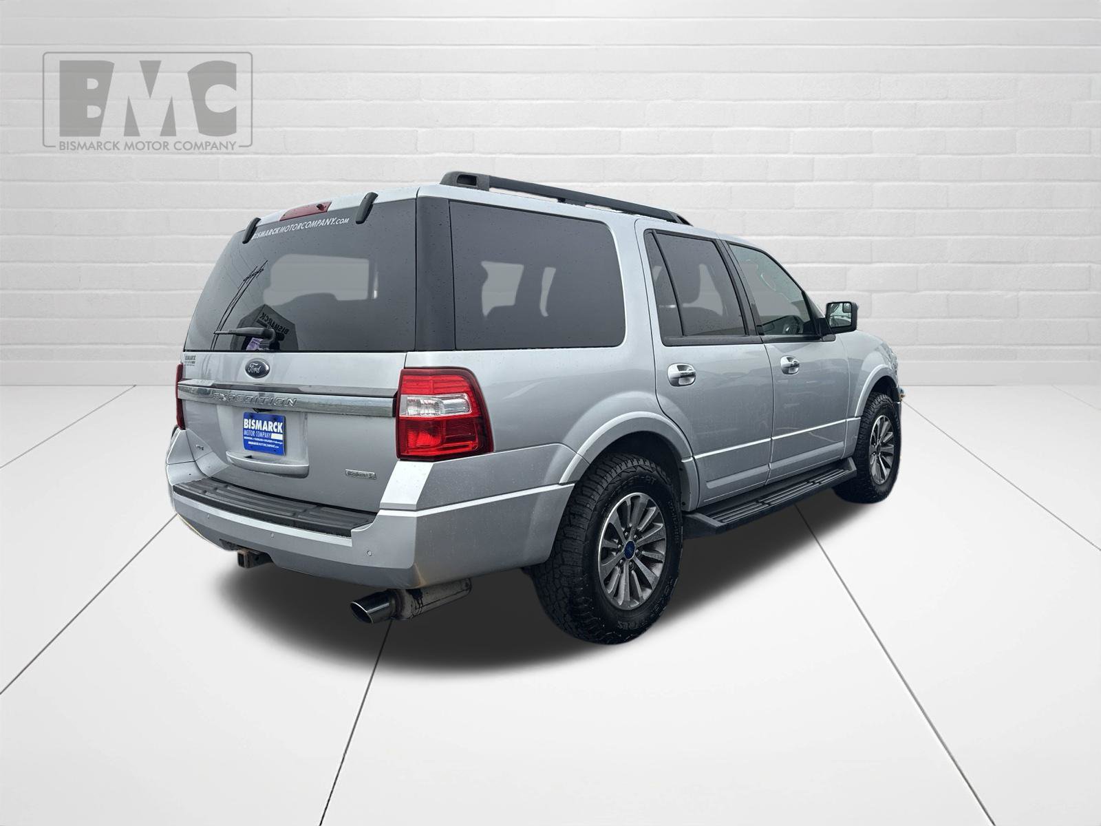 Used 2017 Ford Expedition XLT AWD/4WD image 3