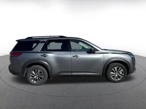 Used 2025 Nissan Pathfinder SV image 15