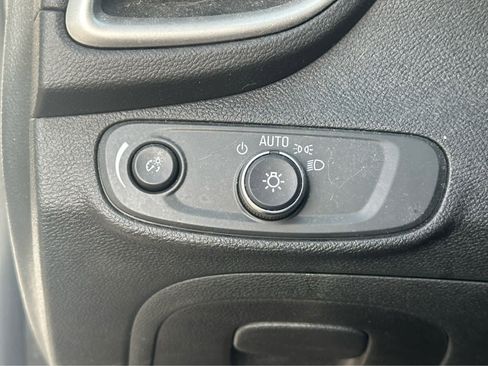 Used 2020 Chevrolet Trax LT w/ Redline Edition AWD/4WD image 15