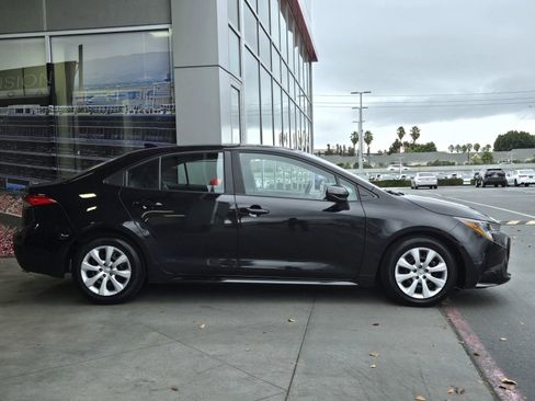 Certified 2023 Toyota Corolla LE image 4