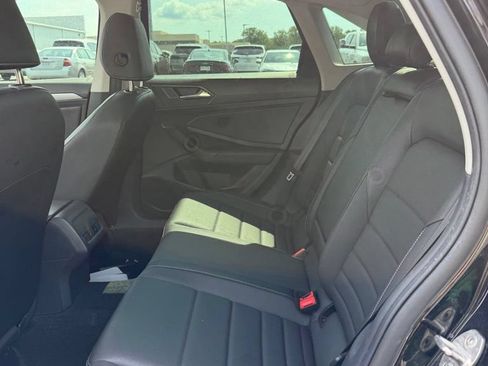 Used 2021 Volkswagen Jetta SE w/ SE Cold Weather Package FWD image 13