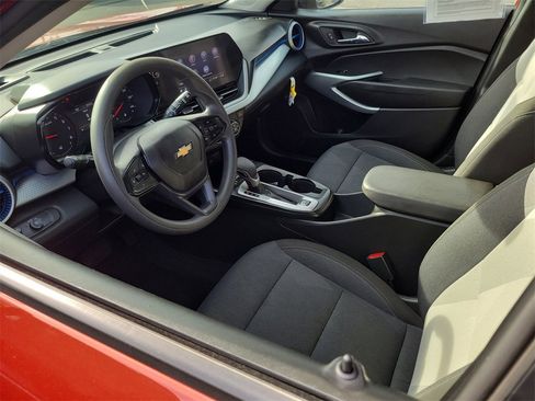 Used 2024 Chevrolet Trax LS image 10