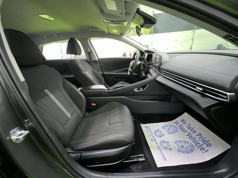 Used 2025 Hyundai Elantra SE FWD image 27