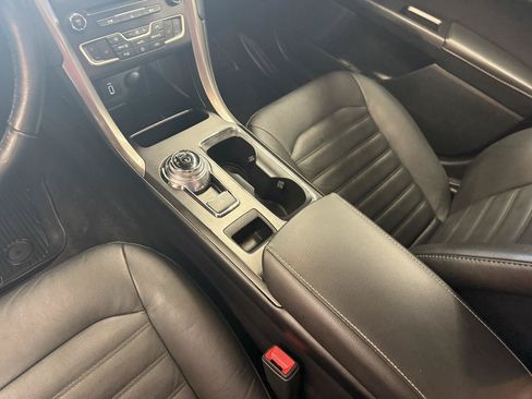 Used 2018 Ford Fusion SE w/ Fusion SE Technology Package FWD image 17