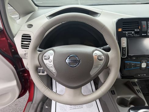 Used 2012 Nissan Leaf SL image 18