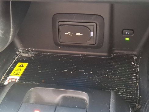 Certified 2022 Toyota Venza XLE image 24