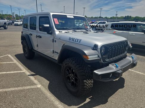 Used 2024 Jeep Wrangler Unlimited AWD/4WD image 1