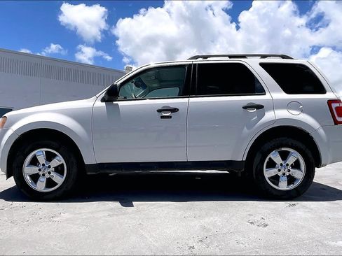 Used 2011 Ford Escape XLT w/ 203A Rapid Spec Order Code AWD/4WD image 3