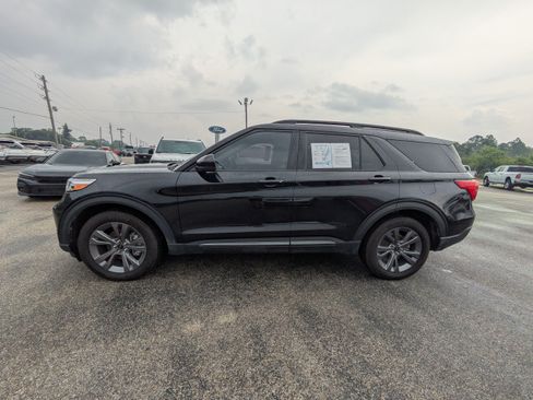Used 2023 Ford Explorer XLT w/ Equipment Group 202A AWD/4WD image 7