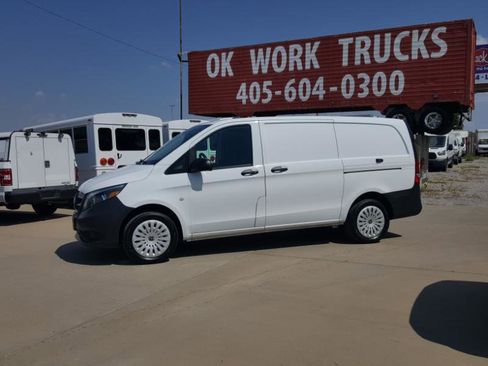 Used 2018 Mercedes-Benz Metris image 2