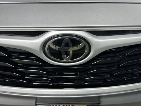 Used 2023 Toyota Highlander L image 9