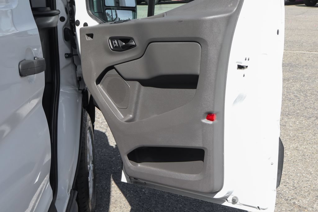 Used 2022 Ford E-Transit Medium Roof RWD image 43