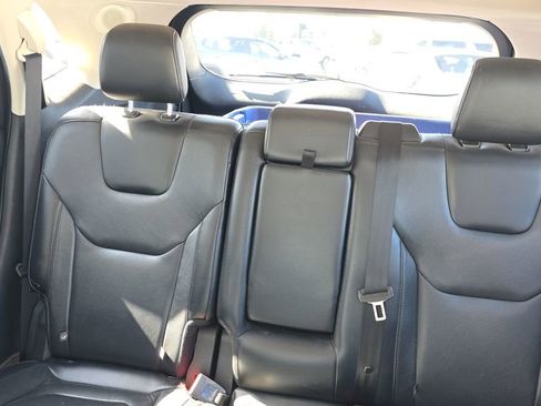 Used 2019 Ford Edge Titanium image 10