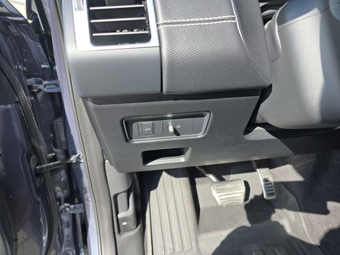 Used 2024 Land Rover Discovery Dynamic SE image 34