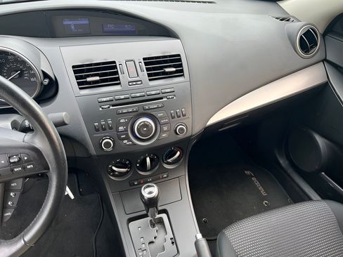 Used 2012 MAZDA MAZDA3 i Touring FWD image 24
