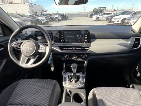 Certified 2025 Kia Seltos LX image 17