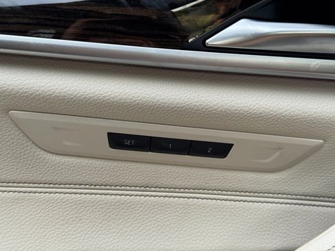 Used 2021 BMW 540i w/ M Sport Package RWD image 18