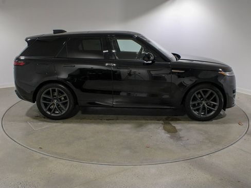 Used 2023 Land Rover Range Rover Sport SE Dynamic image 6