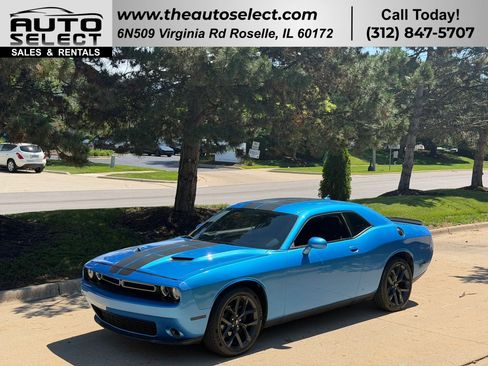 Used 2019 Dodge Challenger SXT w/ Blacktop Package RWD image 1